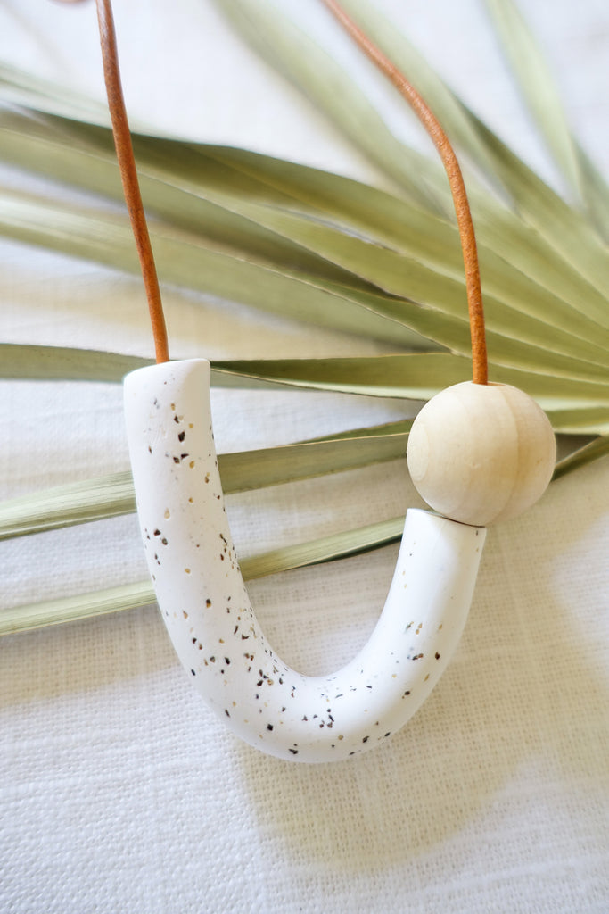 OBERON WHITE SPECKLE NECKLACE